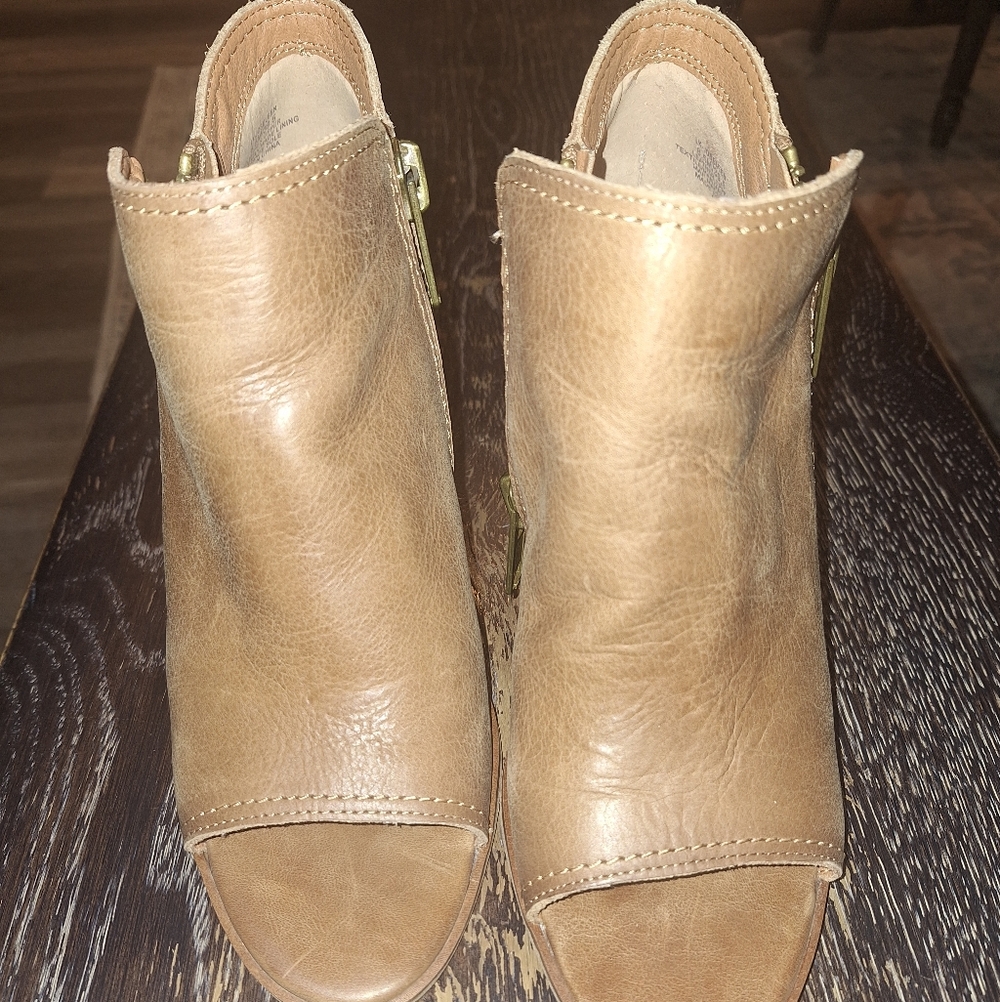 Lucky Brand Tan Leather Open-Toe Mules with Side Zip